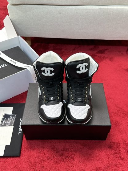 Chanel Early Autumn New Diamond Panda Black and White Sneakers