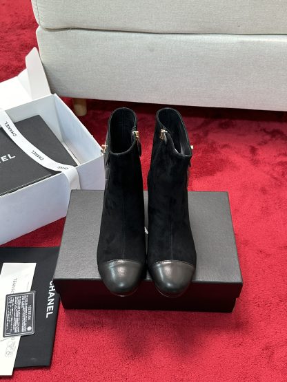 Chanel's new simple, stylish and comfortable black ankle boots with a heel height of 5cm
