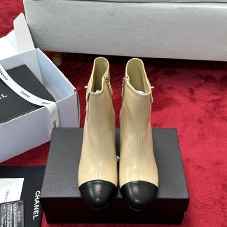 Chanel's new simple, stylish and versatile comfortable apricot short boots with a heel height of 5cm