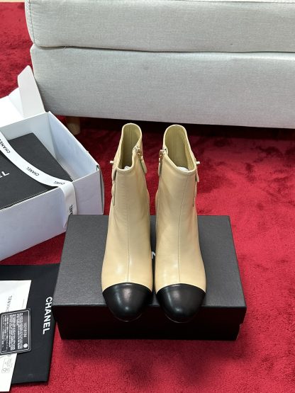 Chanel's new simple, stylish and versatile comfortable apricot short boots with a heel height of 5cm