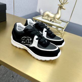 Chanel classic black and white versatile casual sneakers