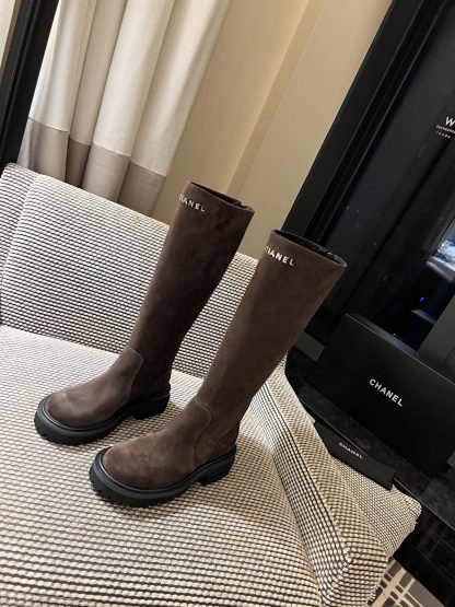 Chanel autumn and winter new handsome dark brown personality stunning letter knight boots