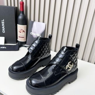 Chanel autumn and winter new black shiny light show diamond style leather boots