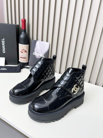 Chanel autumn and winter new black shiny light show diamond style leather boots