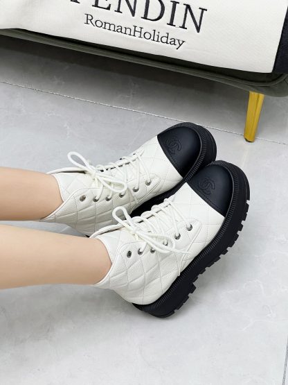 Chanel autumn and winter new white and black electric show diamond style leather boots