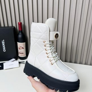 Chanel's new autumn and winter beige diamond-style bread boots
