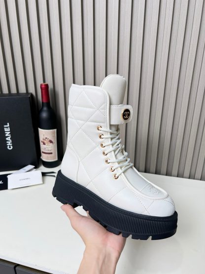 Chanel's new autumn and winter beige diamond-style bread boots