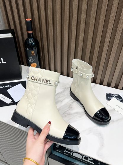 Chanel Paris catwalk latest off-white breathable and comfortable boots