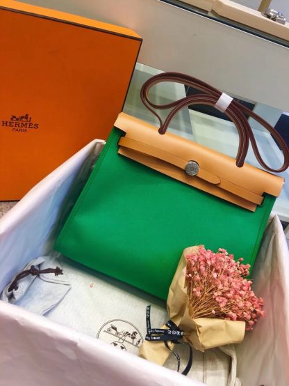 Hermes green low-key not dull lightweight waterproof messenger bag size 31cm