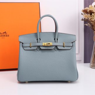 Hermès blue handbag, a must-have for elegance