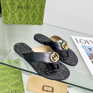 Gucci flat flip flops