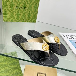 Gucci flat flip flops