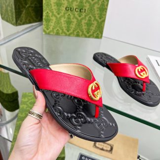 Gucci flat flip flops