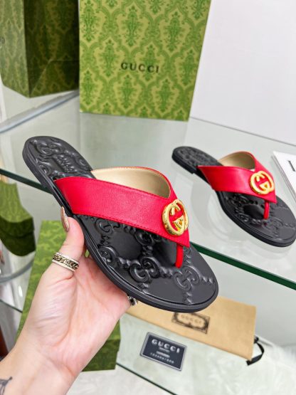 Gucci flat flip flops