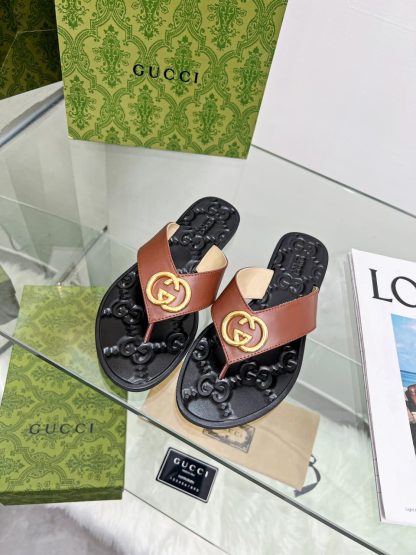 Gucci flat flip flops