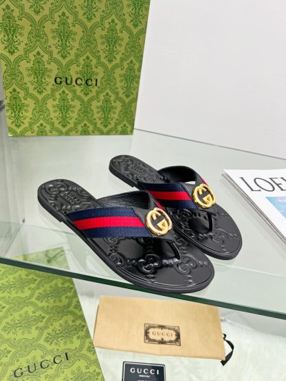 Gucci flat flip flops
