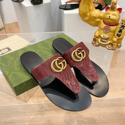 Gucci women's flat slippers - Image 2