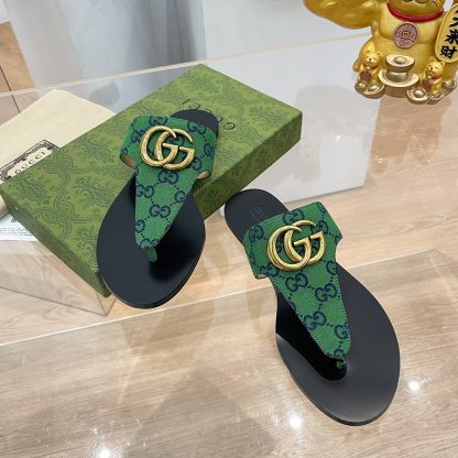 Gucci women's flat slippers - Image 2