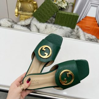 Gucci flat slippers