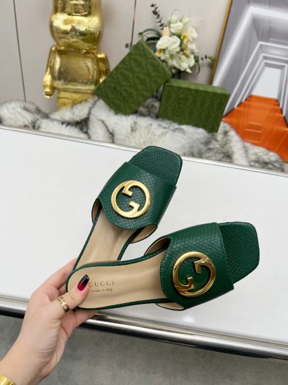 Gucci flat slippers