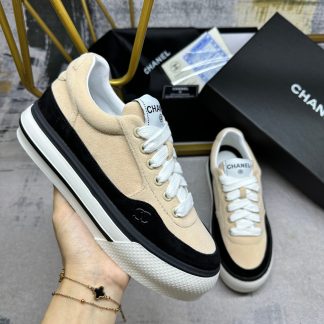 Chanel's latest apricot couple sports casual shoes