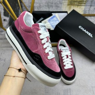 Chanel's latest red and black couple sports casual shoes