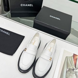Chanel autumn and winter new white matte versatile leather loafers