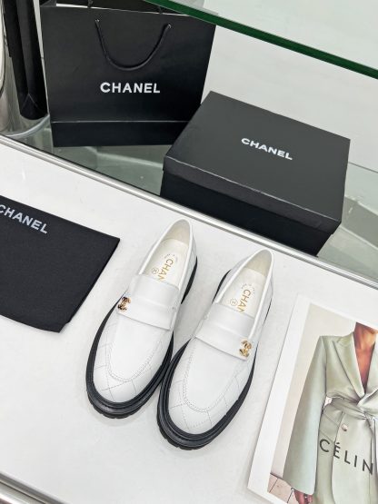 Chanel autumn and winter new white matte versatile leather loafers