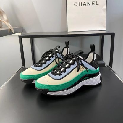 Chanel's latest beautiful green and blue slim casual sports shoes