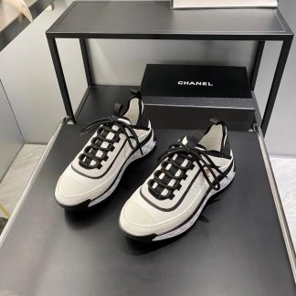 Chanel's latest beautiful white and black slim casual sports shoes