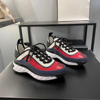 Chanel's latest beautiful red and blue slim casual sports shoes