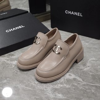 Chanel's new early spring love buckle thick heel milk tea color loafers heel height 4.5cm