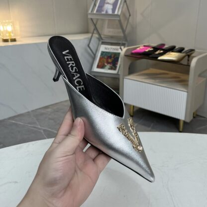VERSACE exquisite luxurious large V buckle pointed toe fashionable high heels - Image 2