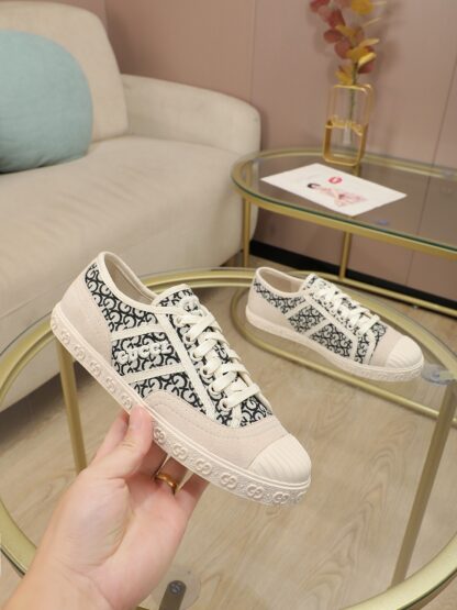 Gucci Double G embroidered low-top lace-up fashion sneakers - Image 3