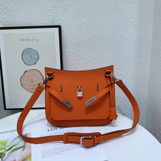 Hermès Orange Practical Crossbody Bag Size: Length 28cm Width 12cm Height 25cm