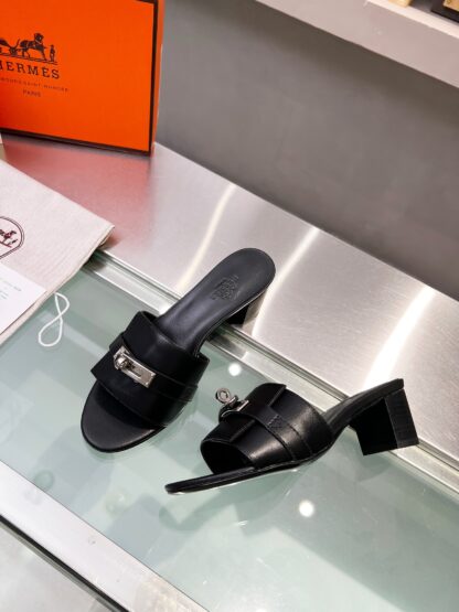 Hermès early spring new pure handmade black thick heel sandals