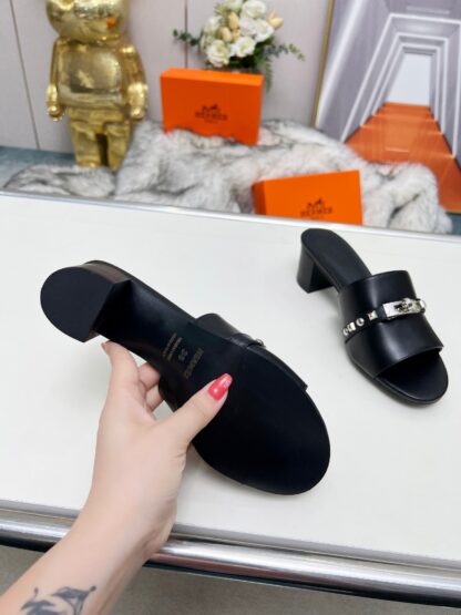 Hermès Spring/Summer new black thick-heeled sandals, heel height 5cm