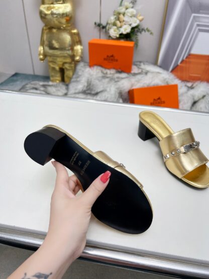 Hermès Spring/Summer new gold block-heeled sandals, heel height 5cm