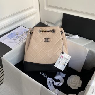 CHANEL new limited edition gold and silver chain retro backpack, Little香流浪 style