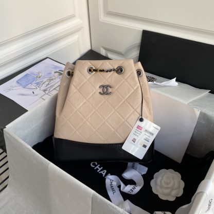 CHANEL new limited edition gold and silver chain retro backpack, Little香流浪 style