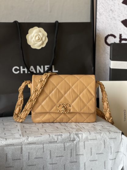 Chanel leather wide shoulder strap shoulder bag