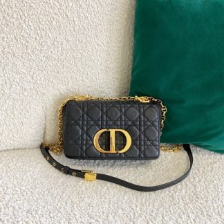 Dior 𝗰𝗮𝗿𝗼21 diamond chain handbag