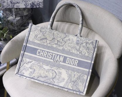 Dior 𝐁𝐎𝐎𝐊 𝐓𝐎𝐓𝐄 bags