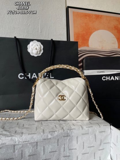 Chanel exquisite and cute lunch box bag Hobo with woven handle