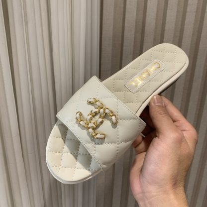 Chanel all-match white slimming slippers