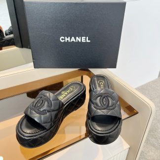 Chanel black simple and versatile super beautiful small slippers
