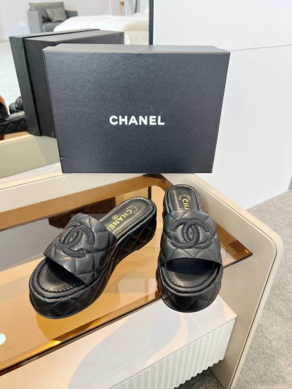 Chanel black simple and versatile super beautiful small slippers