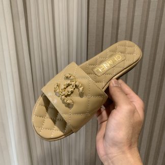 Chanel's new apricot-colored versatile slimming slippers