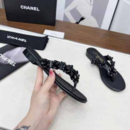 Chanel Spring/Summer Black Delicate Shoes and Customized Flower Flip Flops Heel Height 1.5cm