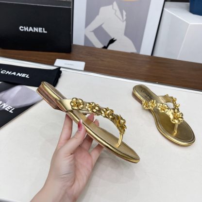 Chanel Spring/Summer Gold Delicate Shoes and Customized Flower Flip Flops Heel Height 1.5cm